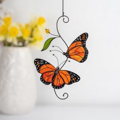 Butterfly stained glass window hanging Stained Glass Monarch, Pic Candle, Modern Stained Glass, Mountain Pictures, Stained Glass Paint, Harmony With Nature, Monarch Butterflies, The Monarch, Mosaic Table