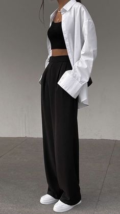 Black Baggy Dress Pants Outfit, Feminine But Masculine Outfits, Avant Garde Outfit Ideas, All Black Outfit Summer, Model Outfit, Coron, Basic Outfits