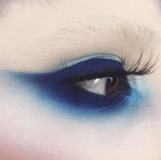 Kelsey Annaf Pretty Makeup Products, Dramatic Eye Makeup, Make Up Inspiration, Theatrical Makeup, Dream Aesthetic, Dramatic Makeup, Dramatic Eyes, Goth Beauty, Goth Makeup