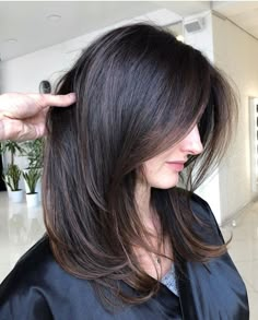 Elegant Medium Haircut, Indian Hair Cuts, Haircuts For Medium Length Hair, Hair Inspiration Long, At Family, Brown Hair Balayage, Indian Hair, Hair And Beauty Salon, Haircuts For Medium Hair