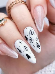 cute Christmas nails: white chevron tips with simple black trees Nails With Christmas Tree, Christmas Tree Nail Designs, Christmas Tree Nail Art, Tree Nail Art, Christmas Tree Nails, Tree Nails, Cute Christmas Tree, With Christmas Tree