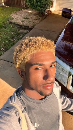 Dyed Afro, Men Reference, Blone Hair, Men's Piercings, Teeny Weeny Afro, Mens Haircuts Short Hair, Braids Ideas