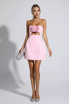 Whether you're going to the club, on a date, or at a party, the Poppy Pink Floral Mini Dress is perfect for you! Strapless, cutout floral accents add uniqueness and allure to a classic miniskirt. Fresh and versatile, the pink color can be easily paired with any accessory or shoe.  Dress Length: Approx 62cm Materials: Acetate Gentle Dry Clean Only  Model is 5 ft 7 and wears size S  Colour may vary due to lighting on images. The product images (without model) are closest to the true colour of the Unique Short Dresses Formal, Colorful Graduation Dress, Cute Short Dresses For Prom, Rose Pink Outfit, Short Dresses Formal, Date Party Dress, Mini Puff Dress, Mini Pink Dress, Unique Mini Dresses