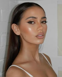 Smokey Glowy Makeup, Bronze Everyday Makeup, Simple Aesthetic Makeup Looks Brown Eyes, Brown Espresso Make Up, Dark Neutral Makeup, Brown Expresso Makeup, Day Makeup Brown Eyes, Glam Brown Eye Makeup, Brown Espresso Makeup