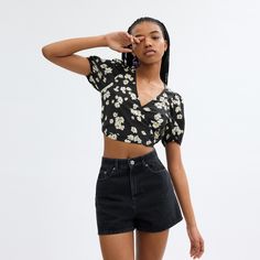 A true wrap design with a tie closure this lightweight silk blouse features a dramatic daisy motif. The V-neck silhouette is finished with short blouson sleeves. Sling Bag Mini, Coach Outlet, Floral Wraps, Wrap Blouse, Floral Blouse, Silk Ties, Silk Blouse, Floral Tops, V Neck