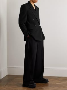 Balenciaga Man Outfit, Bold Minimalism Fashion, High Fashion Wedding Guest Outfit, Outfit Suit Men, Oversized Suits Men, Prom Outfit Men, Mens Blazer Outfit, Black Blazer Outfit Men, Balenciaga Suit