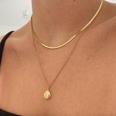 Gold Aesthetic Necklace, Non Tarnish Necklace, V Neck Jewelry Guide, Women’s Jewelry, Gold Necklace Aesthetic, Necklace Design Ideas, Gold Necklace Design, Women Gold Necklace, Gold Minimalist Jewelry