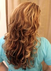 How to curl your hair with no heat...I'm a little skeptical but I think I'm going to give it a try. Sock Bun Curls, Hair Without Heat, Sock Bun, Beautiful Curly Hair, Long Curly Hair, Long Curly, Texas Rangers, Hair Today