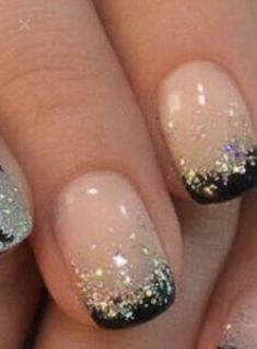 Vegas Nail Ideas Sparkle, Nye Nails Short New Years Eve, Nye Nails Dip, Short Vegas Nails, Short Nye Nails, Nye Nails Short, New Years Eve Nail Designs, 1920s Nails, New Years Eve Nail