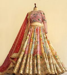 Mirror Lehenga, Diy Floral Decor, Color Mirror, Indian Clothes, Glasses Fashion, Floral Decor, Mirror