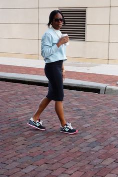 New Balance all the way! Pencil Skirt And Sneakers, Pencil Skirt Outfits Casual, Outfit Tennis, Skirt Outfit Casual, Random Fashion