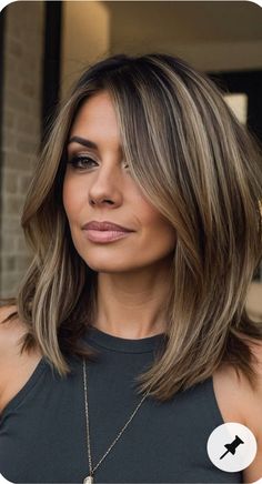 Cute Mom Haircuts, Long Face Haircuts, Brunette Hair With Highlights, Modern Haircuts, Birthday Hair, Haircuts For Curly Hair