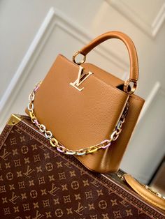 Adaptable Bags - VL Bags - 1351 A+ Excellent Quality copies; Contact us if you've any questions in your mind. Cute Camera Bag, Louis Vuitton Capucines, Brown Cowhide, Lv Bags, Brown Handbag, Mini Handbags, Aesthetic Grunge, Lv Bag, Hand Bags