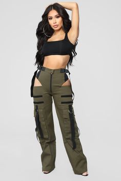 High Waisted Cargo Pants, Cargo Pants Style, Olive Fashion, Camouflage Outfits, Janet Guzman, Camouflage Pants, Pants Plus Size, Stylish Women Fashion, Green Cargo Pants