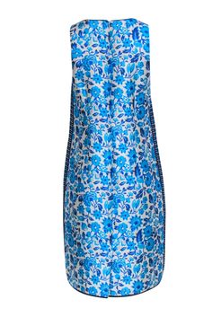 Get your Grandmillennial style on in this fun frock by J.Crew Collection. All the details include beautiful silk fabric printed with a blue on blue floral motif reminding us of our grandmother's china. Can't go wrong with a classic shift -- just pair with pearls, a block heel and structured handbag! Size 6 Shell: 65% Silk, 35% Cotton Trim: 100% Silk Lining: 100% Polyester Invisible back zipper Lined V-neckline Cobalt and aqua floral motif pattern Side panels with blue silk stripes Rounded hem Na Cotton Shift Dress, French Girl Chic, Jcrew Collection, Chic Shop, Buy Shoes Online, Size 6 Dress, French Girl, Touch Up, Silk Fabric