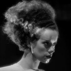 𝘽𝙧𝙞𝙙𝙚 𝙤𝙛 𝙁𝙧𝙖𝙣𝙠𝙚𝙣𝙨𝙩𝙚𝙞𝙣 (𝟏𝟗𝟑𝟓) Elsa Lanchester, Horror Vintage, Frankenstein's Monster, Horror Icons, Universal Monsters, Bride Of Frankenstein, Vintage Horror, Classic Horror, Scary Movies