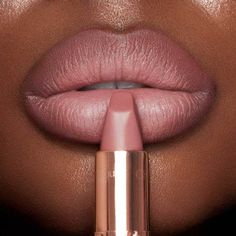 NEW! Mini Pillow Talk lip kit for the ICONIC, universally-flattering lip look! Charlotte Tilbury Pillow Talk Lipstick, Nude Pink Lipstick, Revolution Lipstick, Pillow Talk Lipstick, Charlotte Tilbury Matte Revolution, Lipstick Liner, Lip Liner Set, Perfect Lipstick, Face Kit