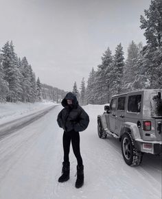 Erik Forsgren, Mode Au Ski, Winter Inspo Outfits, Coat With Scarf, Snow Fits, Ski Aesthetic, Thick Jacket