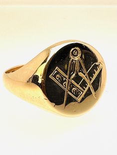 Ring This is a classic signet ring with a round head. The head is engraved with the masonic symbol of compass and square. DATE/MARK: There is an '18ct' stamp for 18 carat gold DIMENSIONS: The head measures 16.1mm x 15.5mm approx. WEIGHT: The weight of the ring is 13.7 grams approx. E16559 Free Masons, Masonic Symbol, Oval Signet Ring, Masonic Symbols, Men's Jewelry Rings, Signet Ring, Compass, Jewellery And Watches, Mens Jewelry