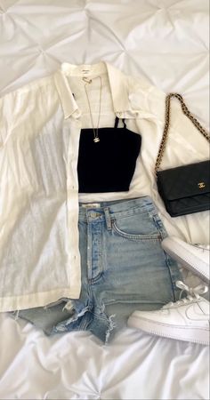 Celana Jins Wanita, Outfits Primavera, Modele Fitness, Mode Zara, Europe Outfits, Outfit Inspo Summer, Trendy Summer Outfits, Outfit Trends, Simple Trendy Outfits