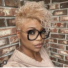 Hair Shaved Sides, Natural Mohawk, Short Platinum Blonde Hair, Best Haircuts For Women, Deva Cut, Hair Expo, Blonde Natural Hair, Short Hair Designs