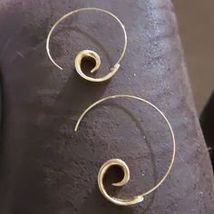 Nwot Unique Wire Hoop Earrings Bronze Brass Hoop Earrings With Ear Wire, Bohemian Handmade Brass Hoop Earrings, Bohemian Bronze Wire Wrapped Hoop Earrings, Bohemian Brass Hoop Earrings, Gold-tone Brass Hoop Earrings With Ear Wire, Wire Jigs, Unique Hoop Earrings, Beach Jewelry Boho, Wire Hoop Earrings