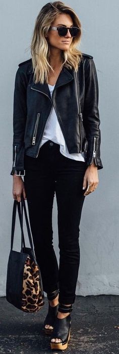 Motto Jacket, Rok Outfit, Boyish Style, Early Fall Outfits, Woman In Black, Black Clothes, Dark Style, Model Street Style