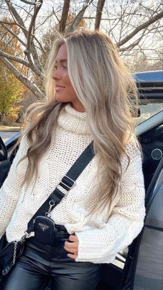 Hair Rooty Blonde Hair, Wedding Hair Looks, Winter Blonde Hair, Fall Blonde Hair Color, Hair Color Ideas For Fall, Fall Blonde Hair, Summer Blonde Hair, Classic Wedding Hair