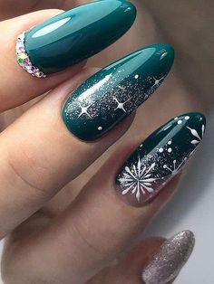 Photo edited by AirBrush AppNail color ideas for new year partyretouch filter airbrush photoeditor ideas nails Firework Nail Art, Firework Nails, Winter Manicure, Green Nail, Christmas Nail Art Designs, Thanksgiving Nails