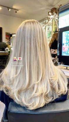 Blowouts Medium Hair, Blonde Hair Inspiration Long Layers, Soft Layers Blonde Hair, Soft Blonde Highlights On Blonde Hair, Cold Tone Blonde Hair, Cool Blonde Highlights On Blonde Hair, Platinum Blonde Highlights On Blonde, Blonde Highlights Layered Hair, Full Blonde Highlights On Blonde Hair