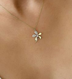 This stunning necklace features a delicate daisy pendant made of 14K real solid gold, perfect for any woman looking for a touch of floral elegance in their accessories. The beautifully crafted clover pendant in warm yellow gold makes for a thoughtful and stylish Mother's Day gift. Add it to your collection of precious jewelry and make a statement with its unique design. Product Details  ✪ Handmade / Handcrafted Fine Jewelry  ✪ Gold Weight: Approx. 2.37g  ✪ Metal:  14K Solid Gold   ✪ Gold Color: 14k Gold Flower Charm Necklace, Delicate Diamond Flower Necklace, Fine Jewelry Flower Charm Necklace, Yellow Gold Flower Necklace Gift For Her, Delicate Yellow Gold Flower Necklace, 14k Gold Flower Necklace, Yellow Gold Flower Pendant Necklace As Gift For Her, Yellow Gold Necklace With Flower Pendant For Her, Delicate 14k Gold Flower Necklace