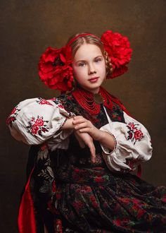 Russian Dress, Ukraine Girls, Total Recall, Lace Knitting Patterns, Folk Fashion, Eastern European, Embroidered Clothes