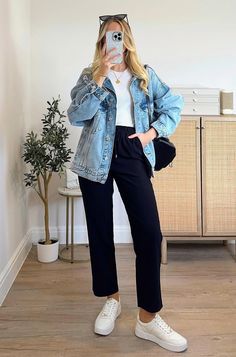 Business Casual Outfits For Work, Casual Day Outfits, My Outfit, Athleisure Outfits, Casual Chic Outfit, Denim Jackets, Business Casual Outfits, Casual Style Outfits, Mode Inspiration