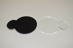 an object is shown on the table with its lid and rubber ring around it's edge