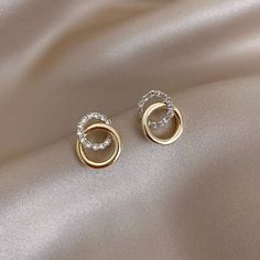 Simple Earrings Gold Indian, Gold Earing Design New, Trendy Gold Jewelry, Simple Gold Jewelry, Trendy Jewellery, Simple Jewellery