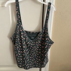 American Eagle Top Juniors Large Grey Pink Floral Cropped Tank Waffle Knit Size Small New Without Tags Comfortable Pink Tops For Spring, American Eagle Top, Clothing Ideas, Waffle Knit, Bracelet Patterns, Crop Tank, Pink Floral, American Eagle Outfitters, American Eagle