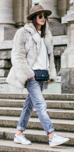 Boyfriend Jeans Kombinieren, Stansmith Adidas, Looks Adidas, Fur Coat Outfit, Winter Mode Outfits, Look Winter, Best Winter Coats, Winter Fur Coats, Coat Outfit