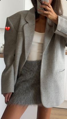 Trend 2025 Fashion, Dress Trending, Best Winter Outfits, Paris Mode, Art Cute, Instagram Model, Midi Skirts, Sporty Chic