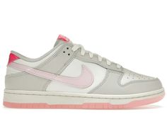 Nike Dunk Low 520, Nike Rosa, Dunks Outfit, Nike Website, Nike Shoes Jordans, Grey Color Scheme, Limited Edition Sneakers, Cute Nike Shoes, Cute Nikes