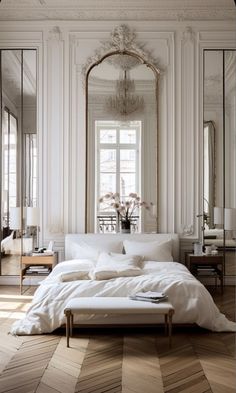 Parisian Chic Bedroom, Parisian Style Interior, Parisian Interior Design, Parisian Bedroom, Paris Interiors, Parisian Interior, Dorm Wall Decor, Modern Luxury Bedroom, Paris Home