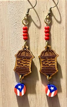 celebración de la cultura Puertorriqueña. pantallas en madera (garita), con la bandera que nos representa.  Celebrating Puerto Rican culture. Garita made on wood Puerto Rico, Jewelry Earrings Dangle, Dangle Drop Earrings, Dangle Earrings, Jewelry Earrings, Drop Earrings, Trending Outfits, Unique Jewelry, Handmade Gifts