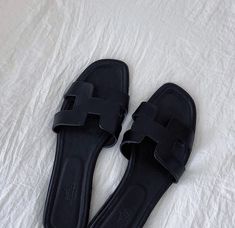 Vestidos Sport, Gergana Ivanova, Hermes Sandals, Fashion Shoes Sandals, Beach Getaway, Stunning Shoes, Fancy Shoes, Shoe Inspo