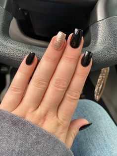 Black And Gold Nails Coffin Short, New Year Nails Black And Gold, Black And Gold Nails Ideas Short, Short Black And Gold Nail Designs, Black And Gold Dip Nails, Short Black And Gold Nails, Black And Gold Short Nails, Black And Gold Nails Short, Black And Gold Nails Ideas