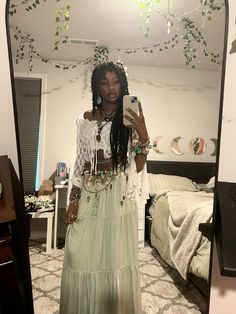 insta: 444.nanelia Bohemian Style Black Women Outfits, Flowy Outfits Black Women, Nature Goddess Outfit, Fairy Core Outfits Black Women, Earthy Dress Outfits, Fairycore Black Women, Boho Fits Black Women, Earthy Feminine Aesthetic, Earthy Y2k Outfits