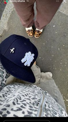 Nba Cap Outfit, Outfits With Fitted Hats, Camo Hats Outfits, Streetwear Cap, New Era Yankees