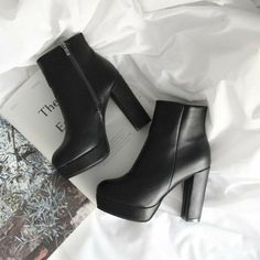 Black Nike Shoes, Vinnie Hacker, Shoes Outfit Fashion, Dressy Shoes, Stunning Shoes, Girly Shoes