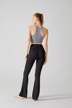 High Stretch Elastane Flare Activewear, Sleek Flare Bottoms In Elastane, Stretch Flare Activewear In Elastane, Stretch Flare Elastane Pants, Sleek Stretch Flare Pants, Stretch Elastane Pants With Flared Hem, High Stretch Flare Pants In Elastane, Stretch Elastane Flares With Flared Hem, High Stretch Flare Pants Made Of Elastane