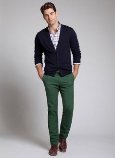 Green Pants Outfit Work, Mens Cardigan Outfit, Outfit Semiformal, Green Chinos Men, Stylish Shirts Men, Mens Fashion Work, Mens Fashion Blazer, Mens Style Guide