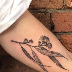 a tattoo on the leg of a woman