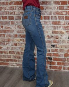 Best Western Jeans, Women’s Western Clothing, Wrangler Trouser Jeans Outfit, Western Jeans Wrangler, Womens Wrangler Jeans Outfit, Wrangler Flare Jeans Outfit, Wranglers For Women, Wrangler Bootcut Jeans Women, Wrangler Womens Jeans